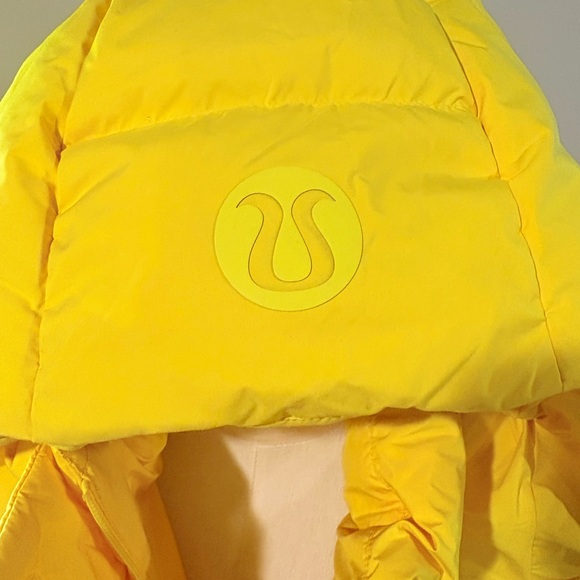 Woman’s Lululemon Athletica Yellow Wunderpuff Cropped Vest - Picture 2 of 4